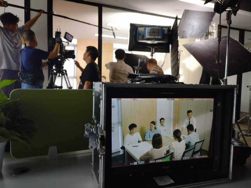新泰市TVC拍摄公司：科技产品视觉化大师，诠释未来感与功能美学
